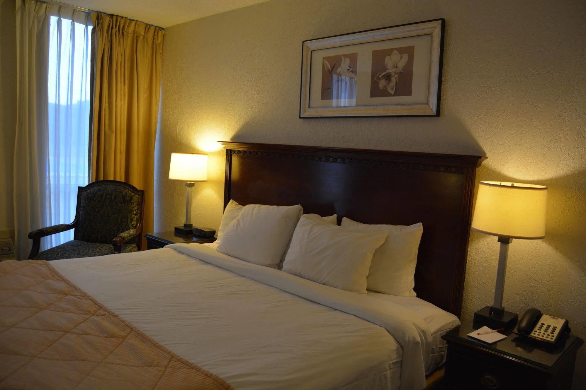 Ramada By Wyndham Wichita Airport Hotel Exterior photo